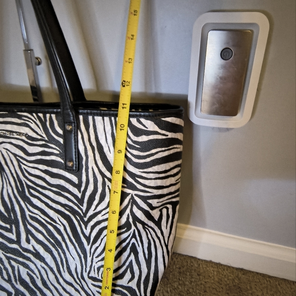 Michael Kors Large Zebra Tote - Picture 9 of 9
